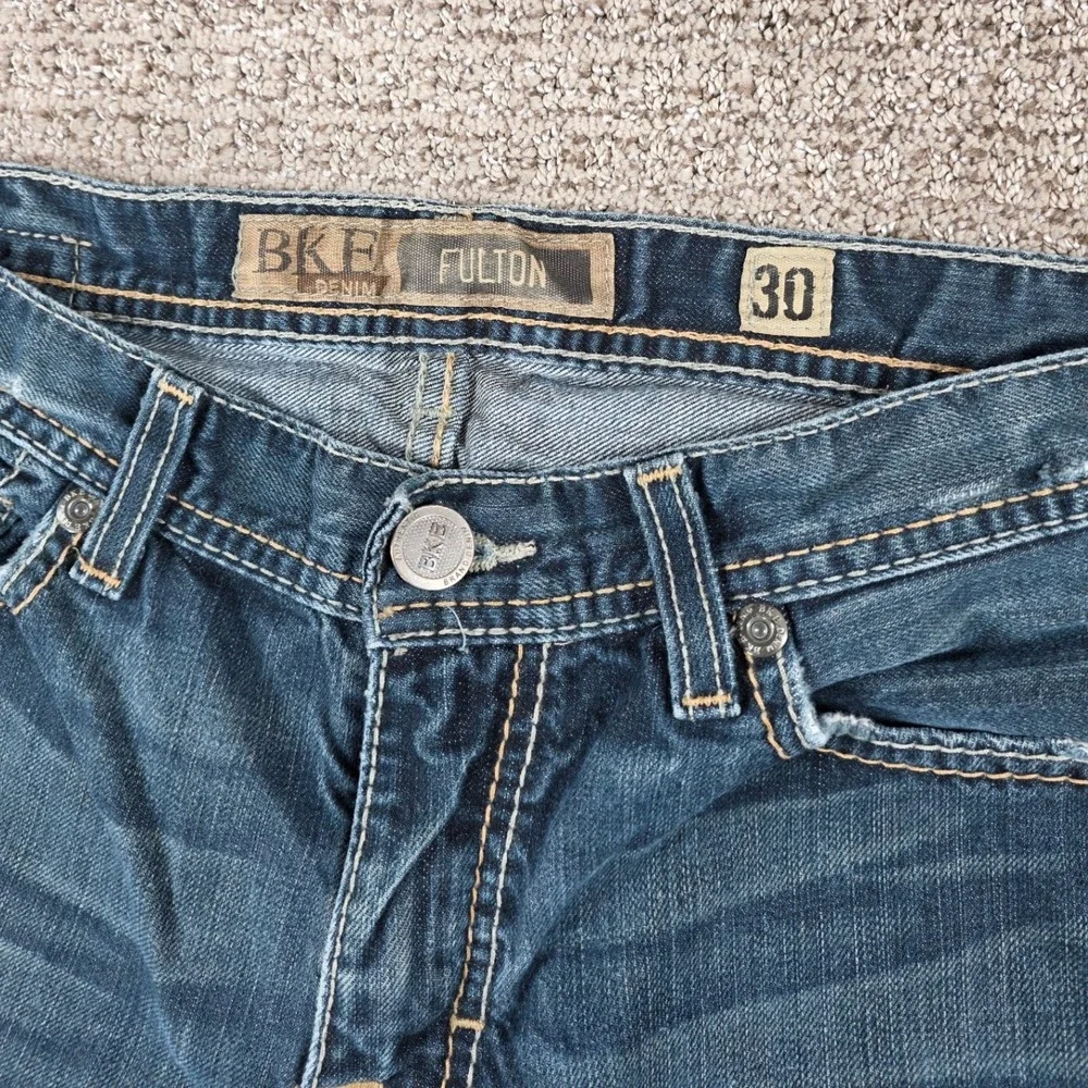 BKE Fulton Mens Bootcut Jeans Blue Denim Size 30x32 Distressed Pocket Details - Picture 4 of 10
